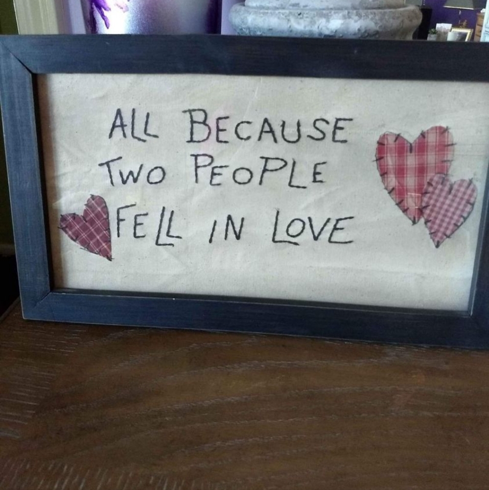 Sweet,romantic,& lovely vintage picture frame that would look beautiful anywhere